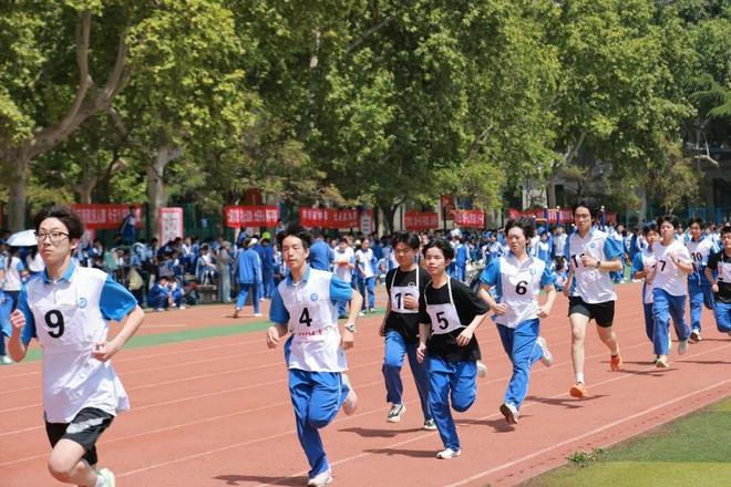 西安太白学校第八届体育节暨第28届田径运动会圆满千亿千亿千亿千亿官网落幕!(图3)
