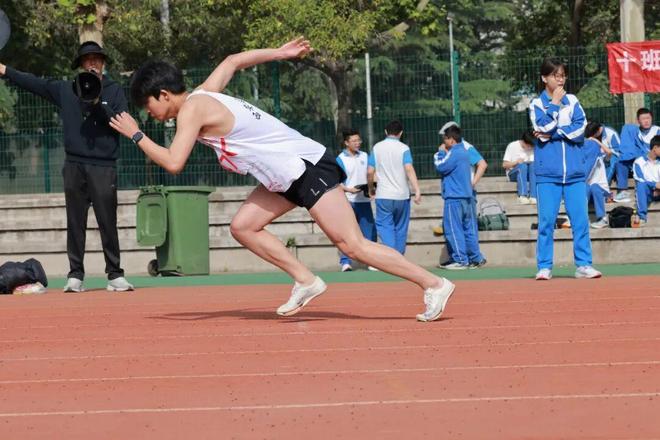 西安太白学校第八届体育节暨第28届田径运动会圆满千亿千亿千亿千亿官网落幕!(图4)